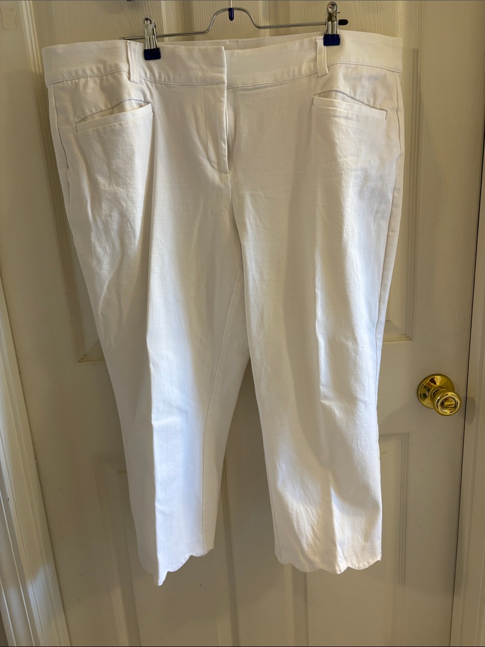 Women's White Cropped Straight-Leg capris